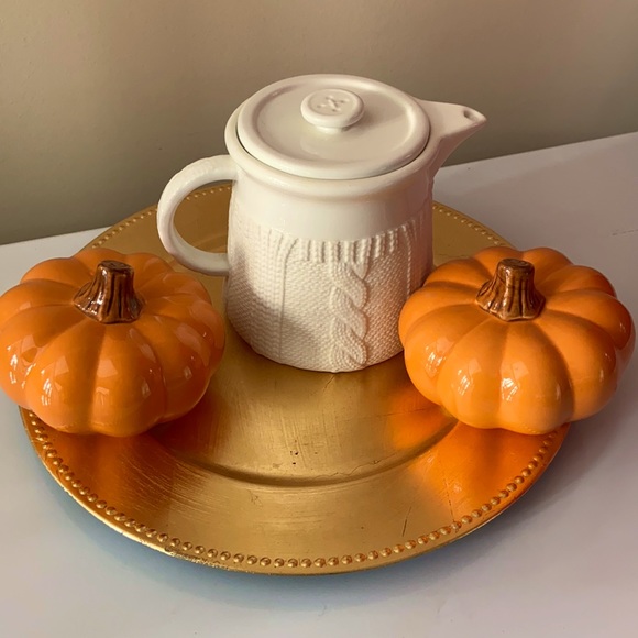 Beautiful white cable knit teapot - Picture 1 of 6